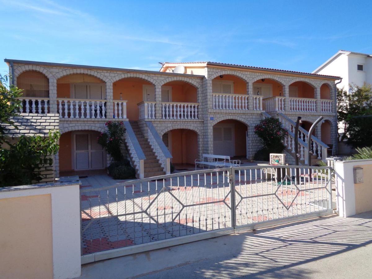 Apartman Kristo Vir Exterior foto